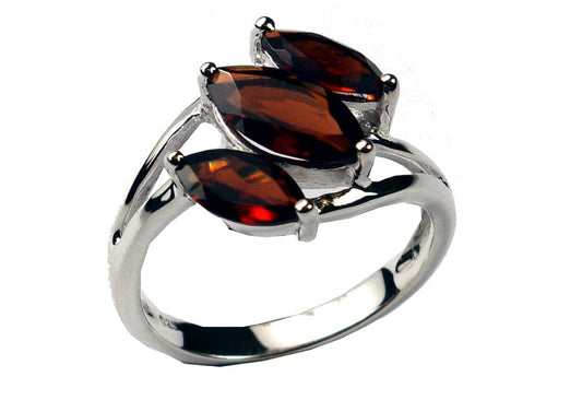 Silver Ring Three Stones in Garnet 925 Sterling Silver - Size T