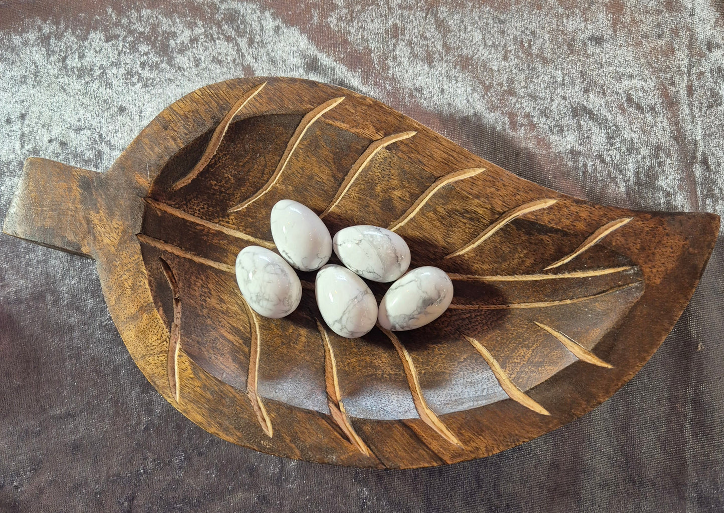 Lovely Crystal Eggs, Amethyst, Sodalite, Howlite, approx. 30mm