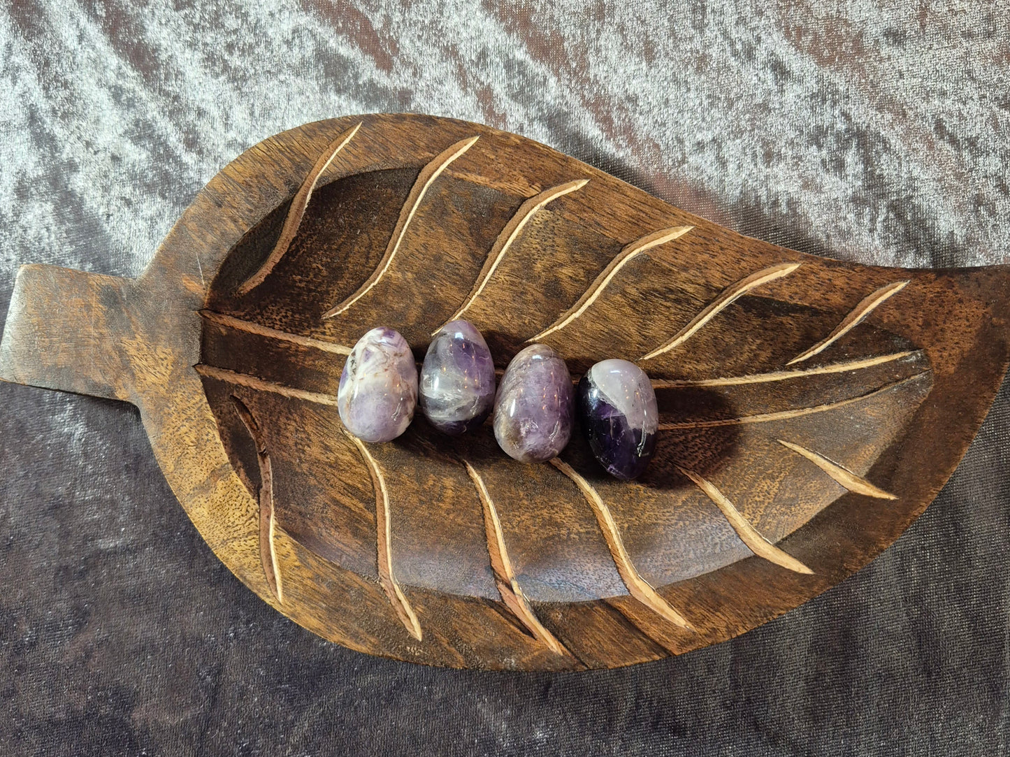 Lovely Crystal Eggs, Amethyst, Sodalite, Howlite, approx. 30mm