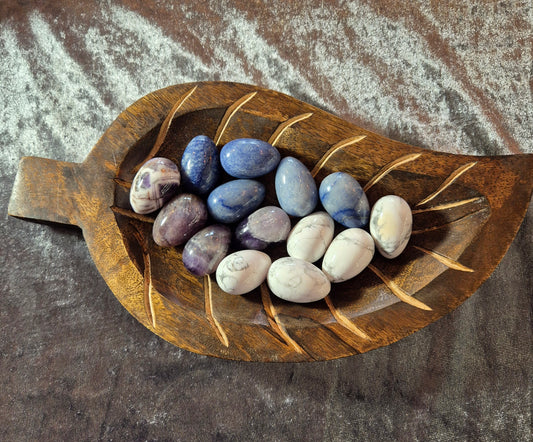 Lovely Crystal Eggs, Amethyst, Sodalite, Howlite, approx. 30mm