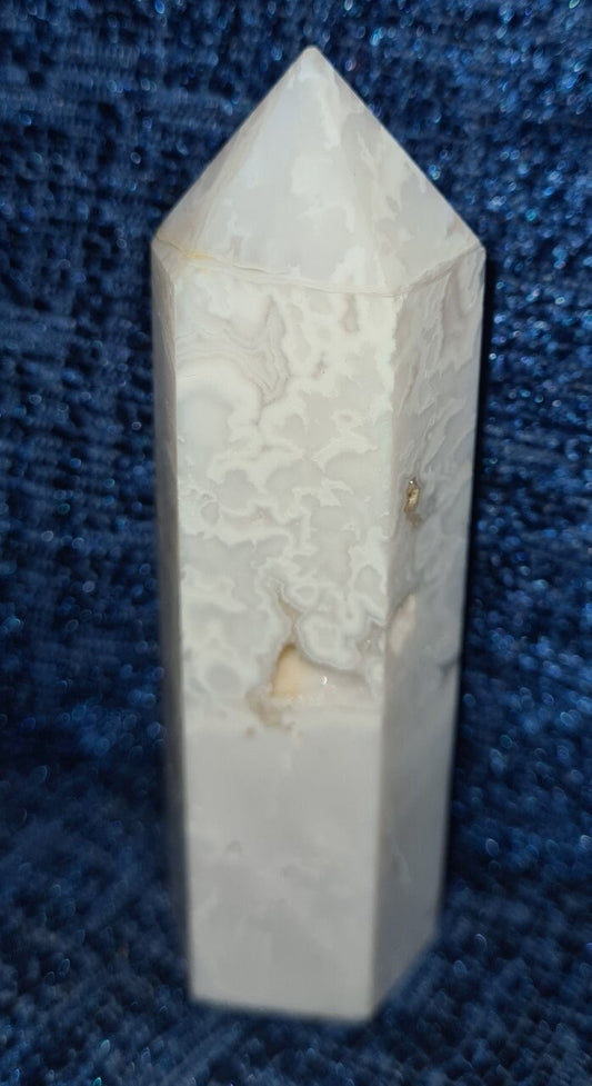 Lovely white agate geode natural gemstone tower