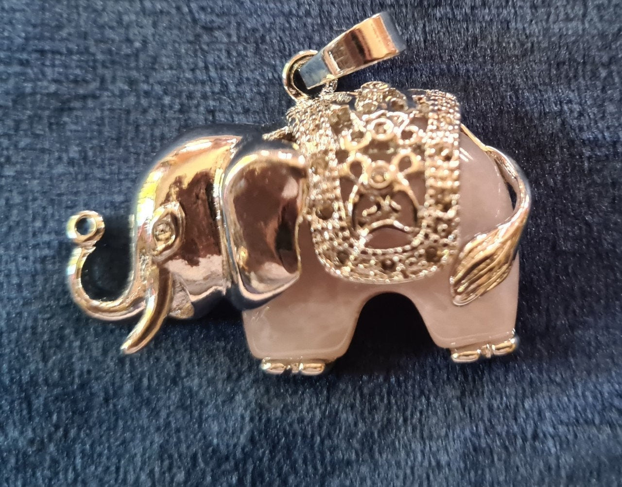 Elephant natural gemstone pendant（Rose quartz，blue sand stone，amethyst，tiger eye, jade, obsidian)